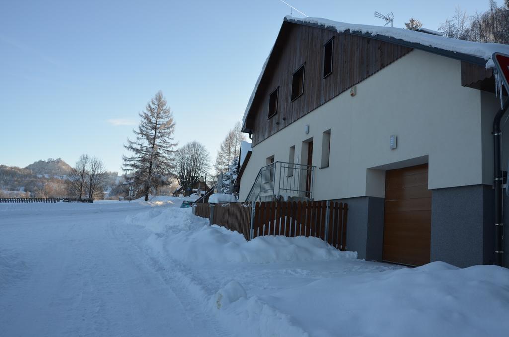 Appartement Haus Tolstejn à Jiřetín pod Jedlovou Extérieur photo